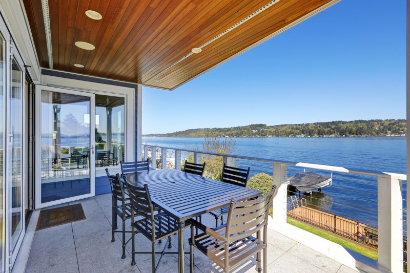 Spacious Outdoor Deck